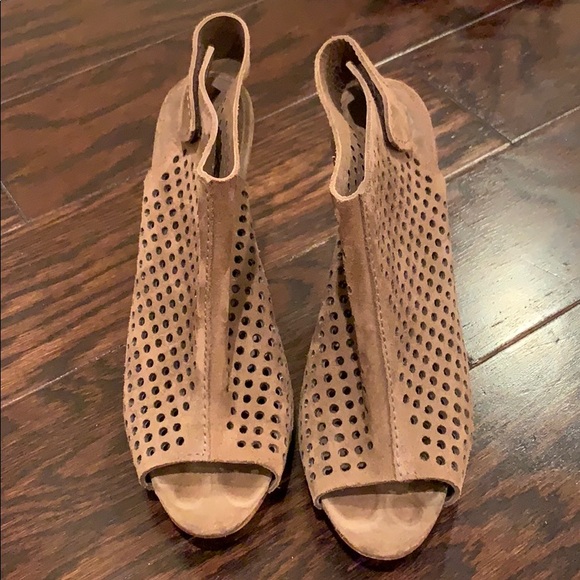 Pedro Garcia Heels - Picture 2 of 5